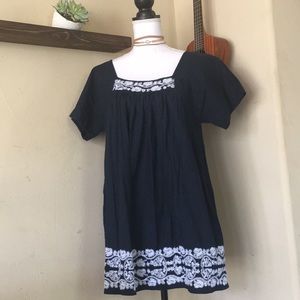 🌺 Beautiful Embroidered Smocked Tunic Blouse 🌺